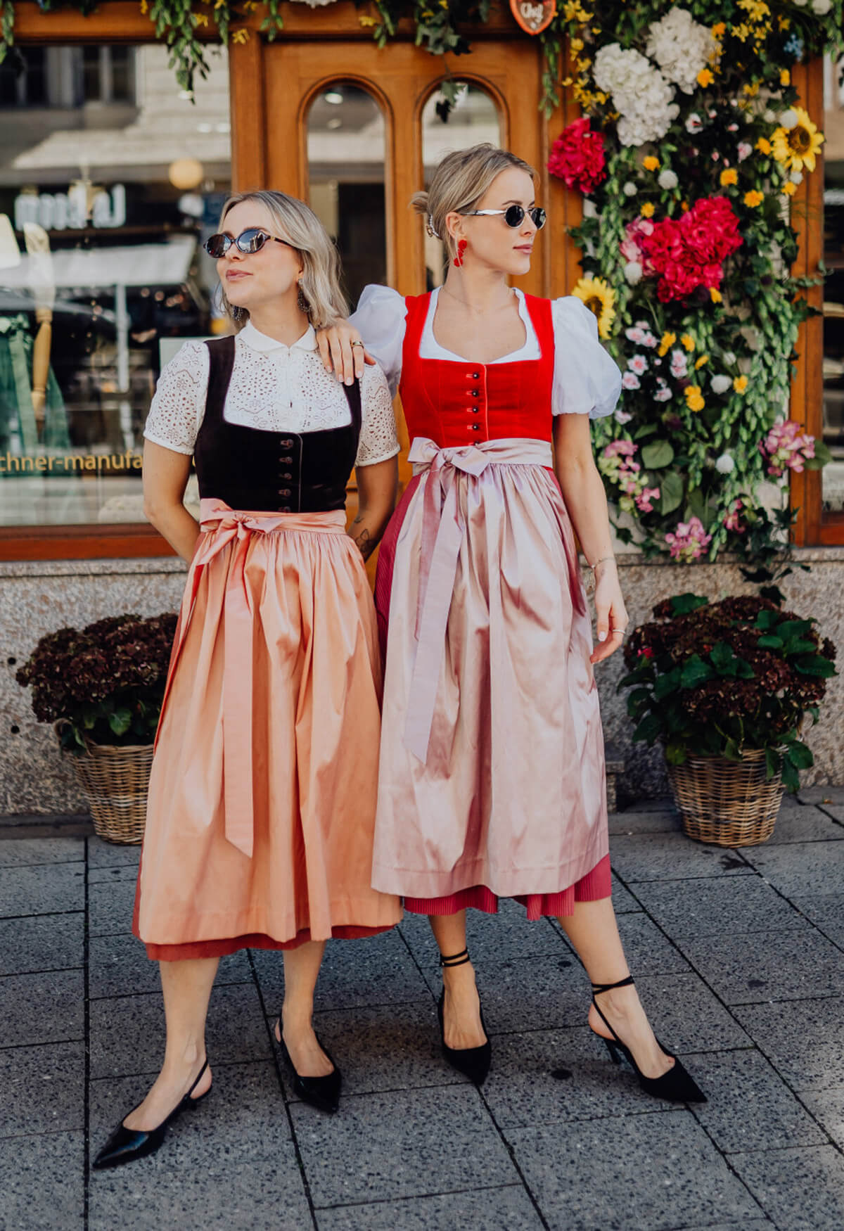 m-nchner-manufaktur-dirndl-fanny-dunkelbraun-samtdirndl-70-cm image 7
