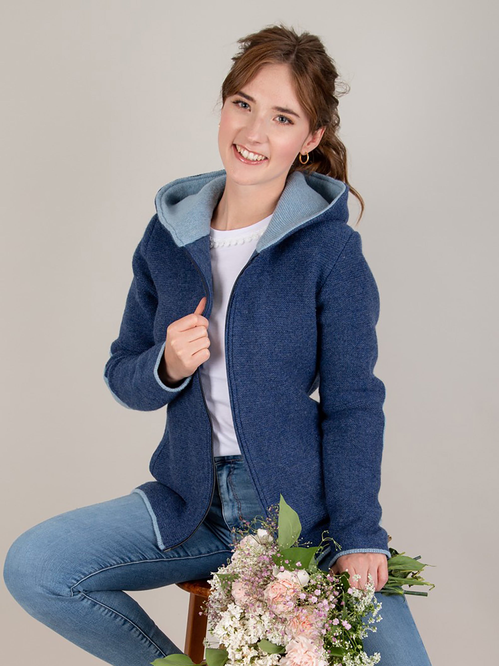 litzlfelder-damen-strickjacke-emily-kapuze-jeansblau-merino image 3