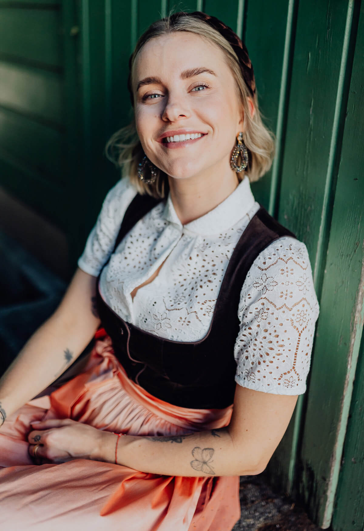 m-nchner-manufaktur-dirndl-fanny-dunkelbraun-samtdirndl-70-cm image 4