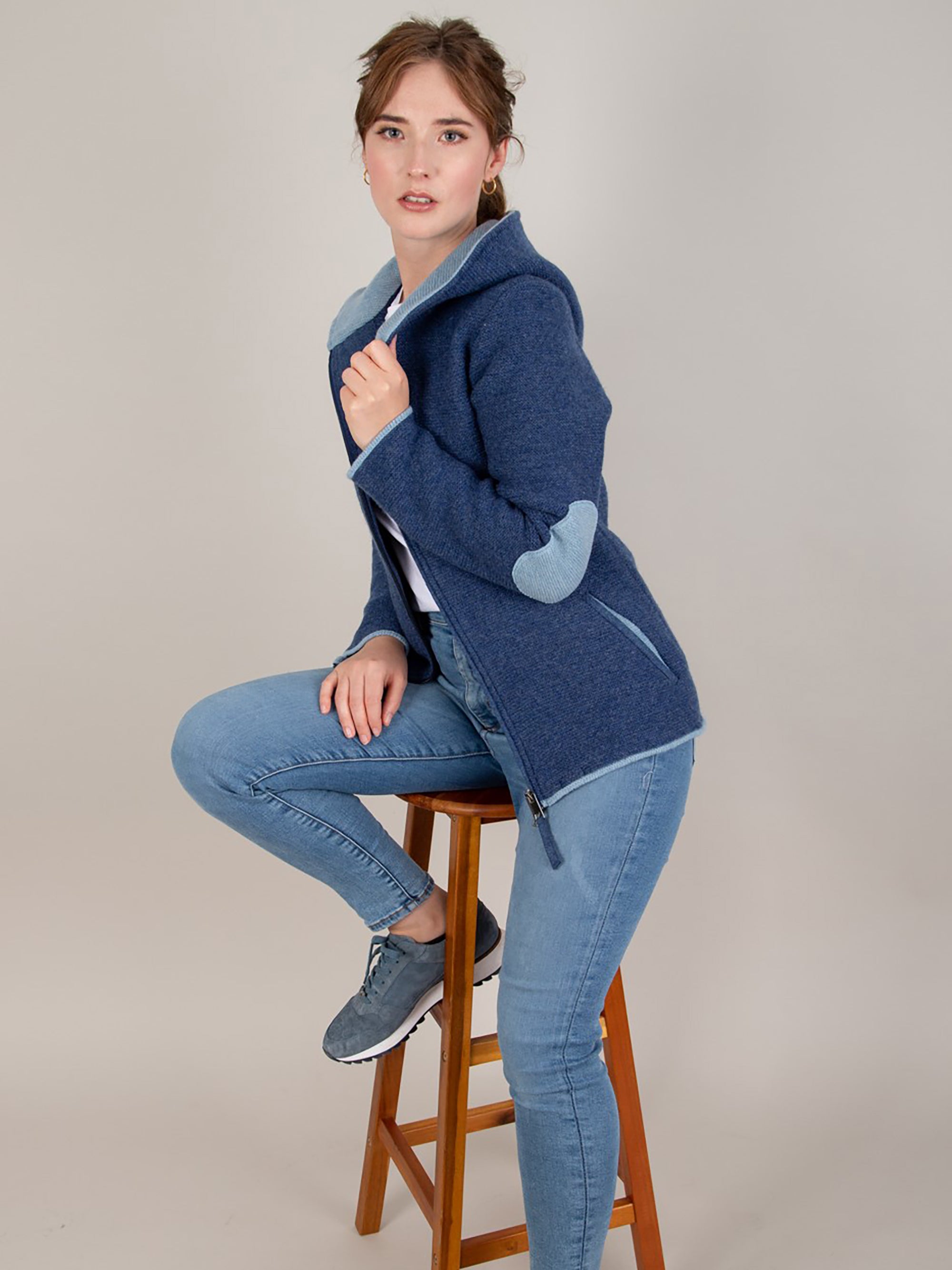 litzlfelder-damen-strickjacke-emily-kapuze-jeansblau-merino image 4