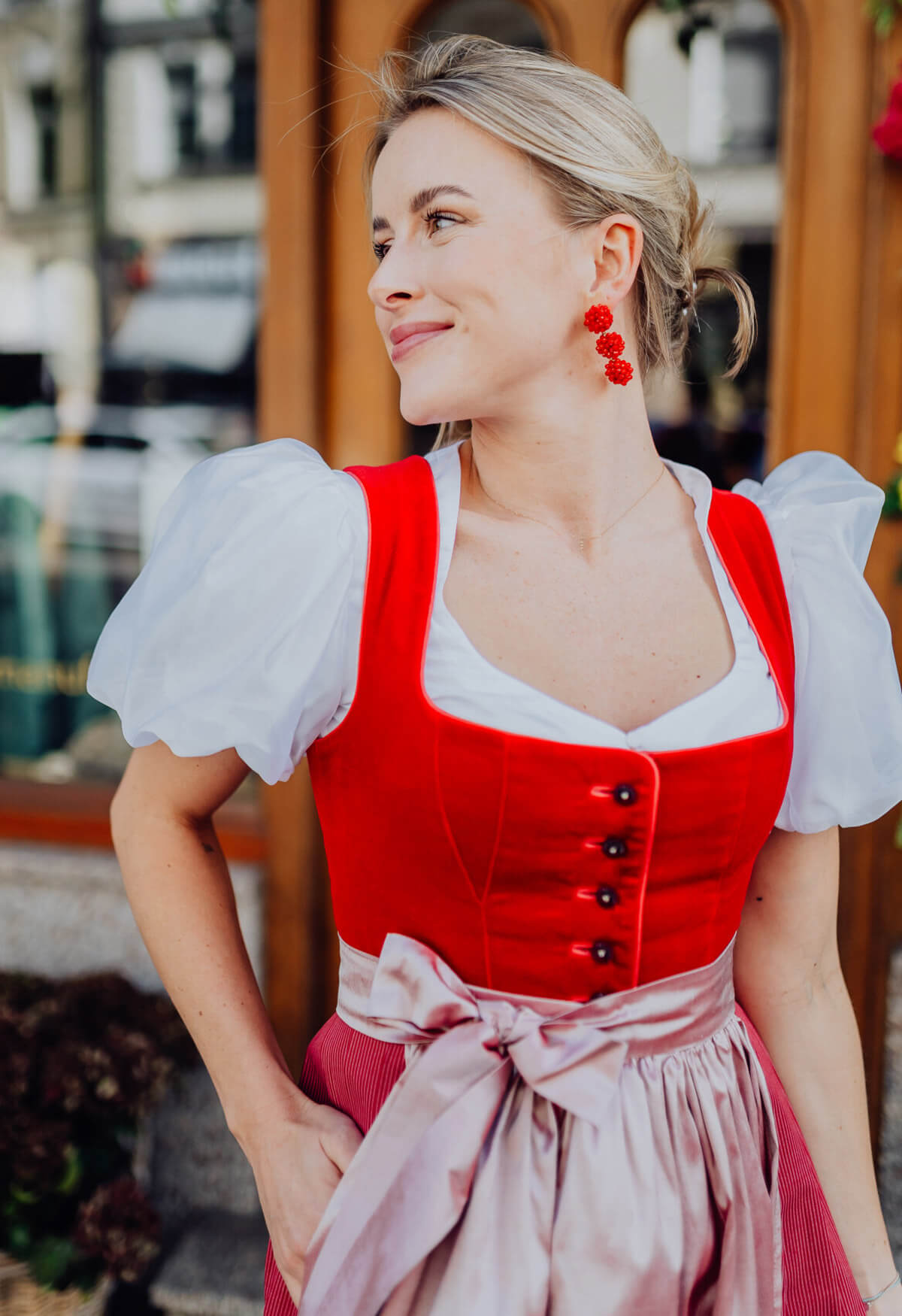 m-nchner-manufaktur-dirndl-fanny-rot-samtdirndl-mit-seidensch-rze image 8