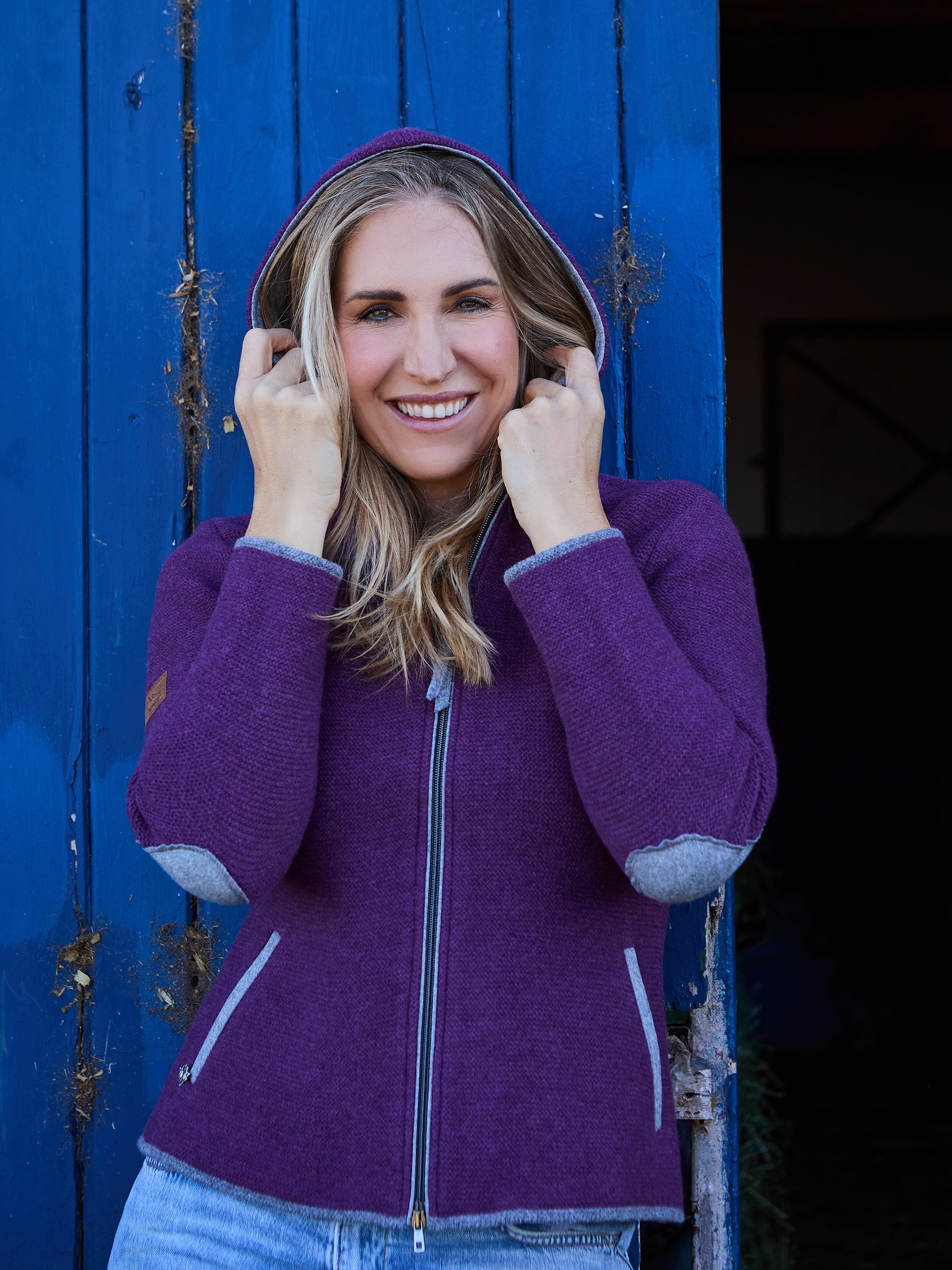 litzlfelder-damen-strickjacke-emily-violett-merinowolle-mit-kapuze image 3