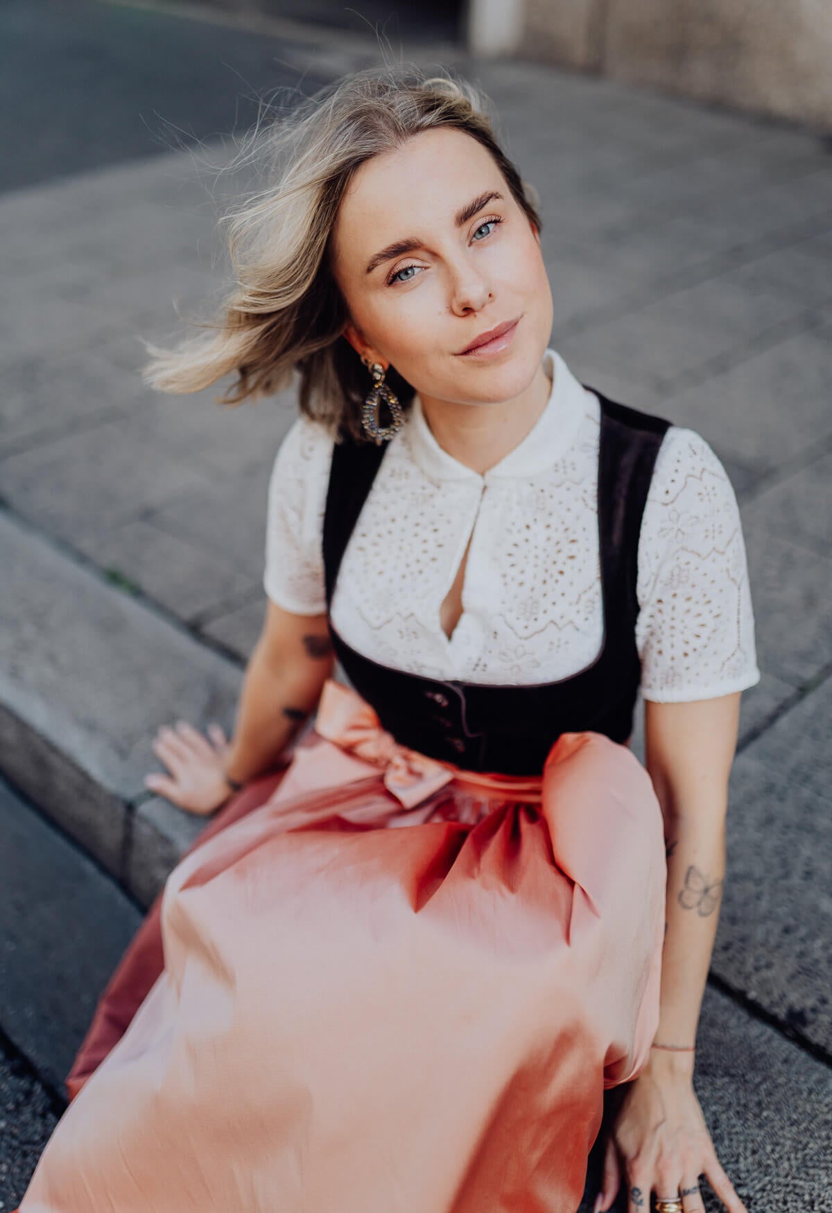 m-nchner-manufaktur-dirndl-fanny-dunkelbraun-samtdirndl-70-cm image 6
